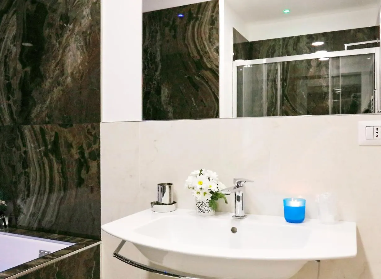 Hemi Suites Milano 2*,  Italia