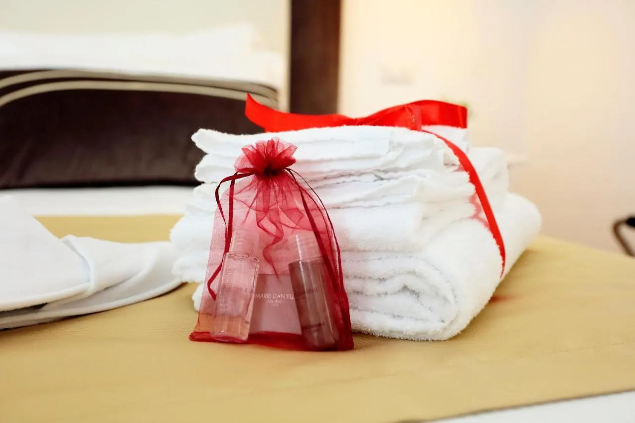 Hemi Suites Milano 2*,  Italia